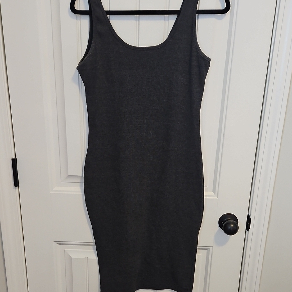 Gray Sleeveless Scoop Neck Bodycon Midi Dress - Picture 2 of 7